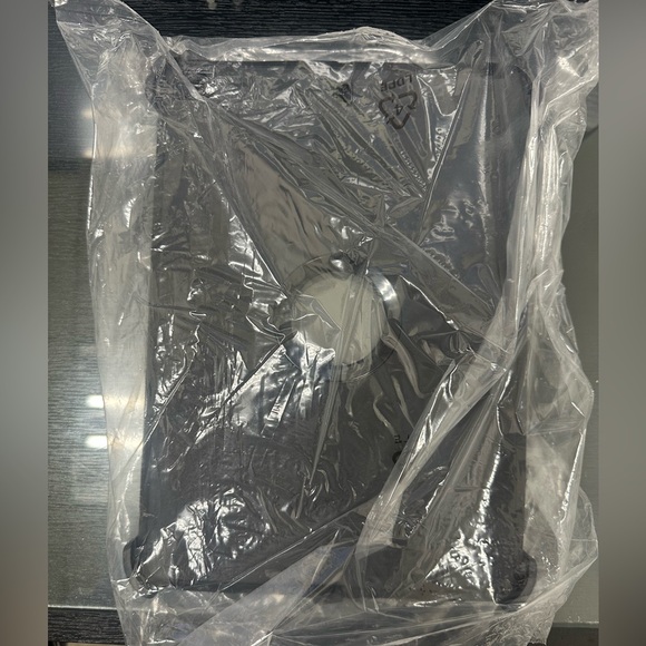 NEW - Otterbox iPad (7th, 8th, and 9th gen) Case
Defender Series - Black - Picture 6 of 6